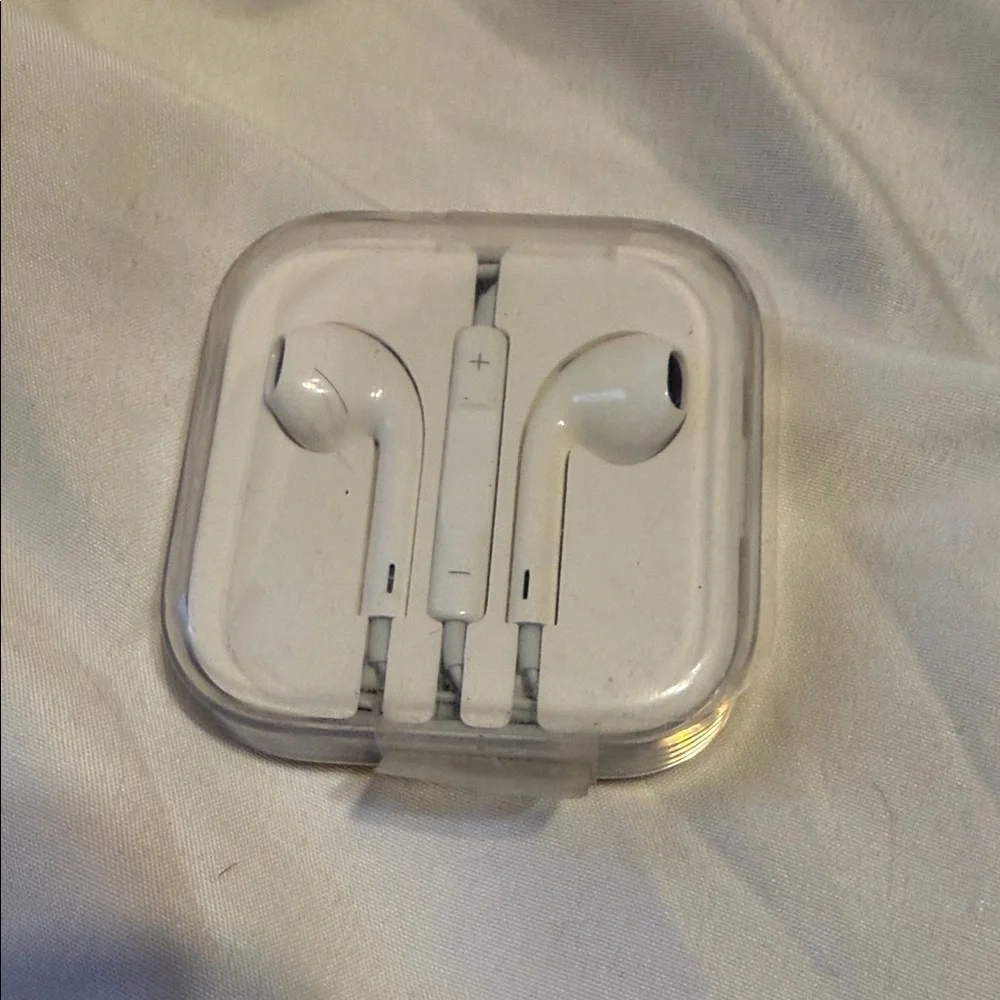 Apple White Earbud Headphones NIP